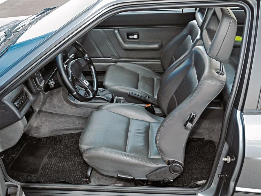 Интерьер Audi Quattro 20V (Typ 85) 1989 года  (фото 7 из 10)